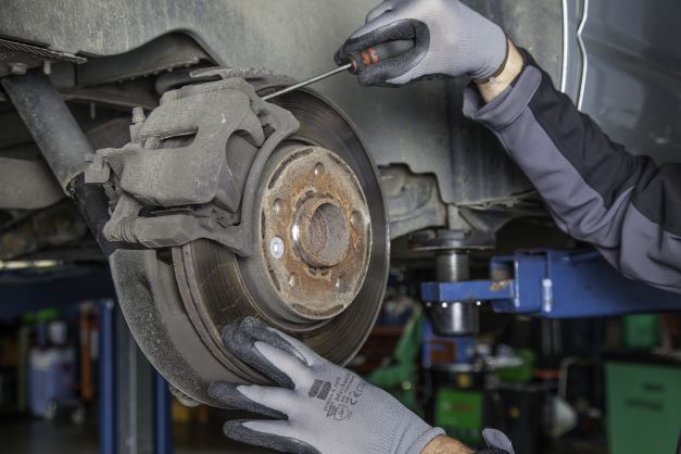 this is a picture of Sacramento truck brake service